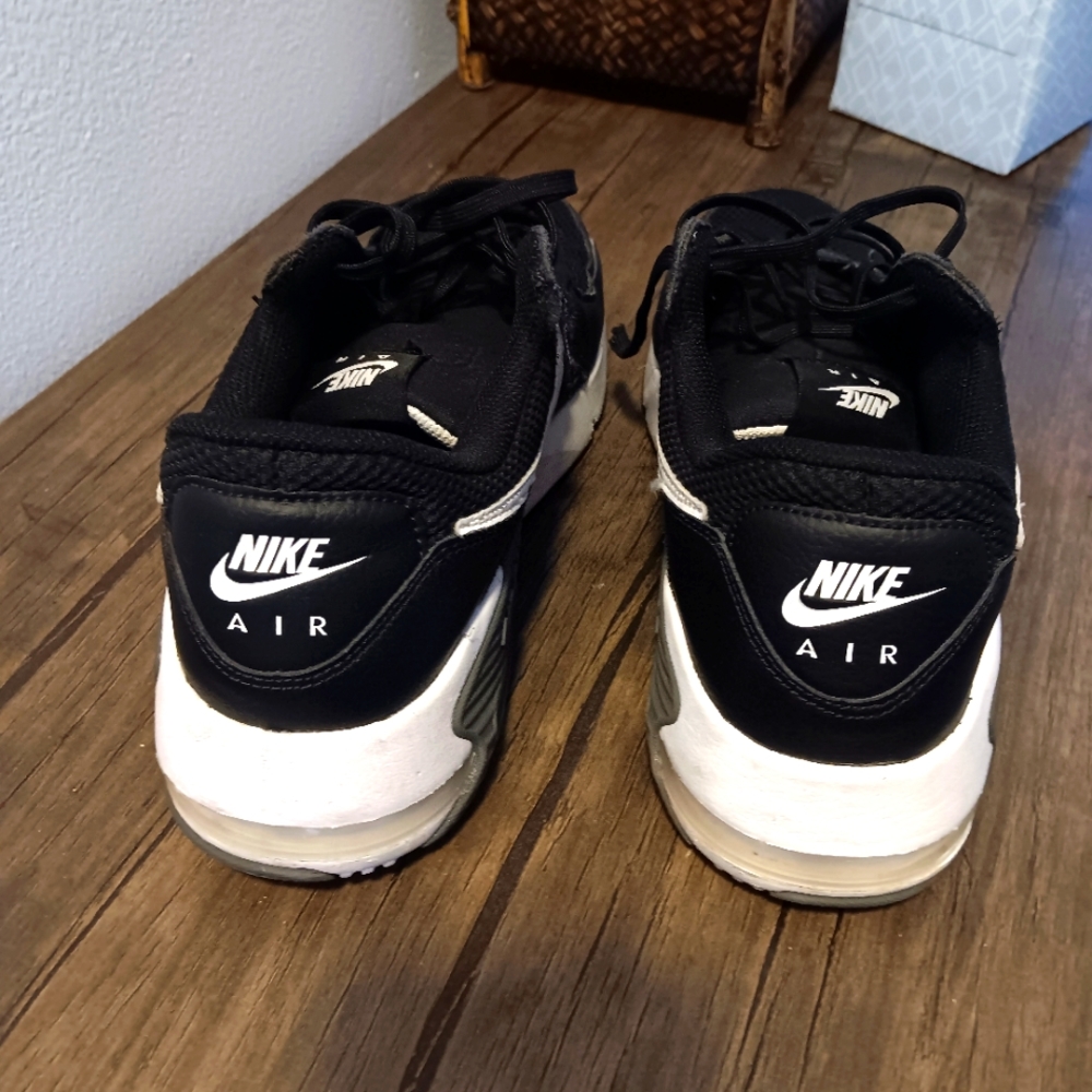 NIKE AIR MAX MENS SIZE 10.5